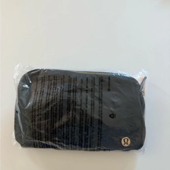 Lululemon Everywhere Belt Bag Large 2L Metal Hardware - Picture 7 of 7